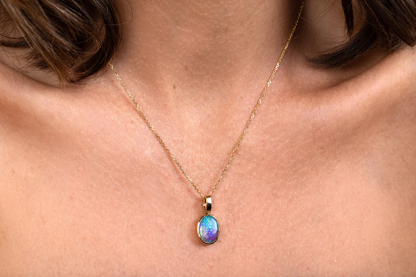 Tatiana — 18kt Yellow Gold 2.58 ct Crystal Opal Pendant - Image 3